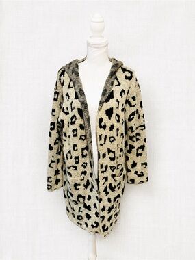 MOSNOVA Knit Cardigan with Black & Cream Pattern